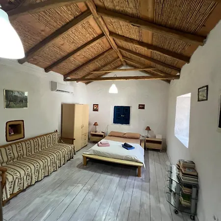 Happynest Leni, Stone House