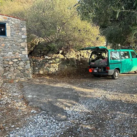 Happynest Leni, Stone House Dom wakacyjny Dhernikaíika