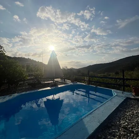 Nyaraló Happynest Leni, Stone House *