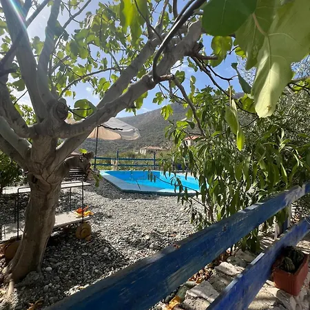 Happynest Leni, Stone House Nyaraló
