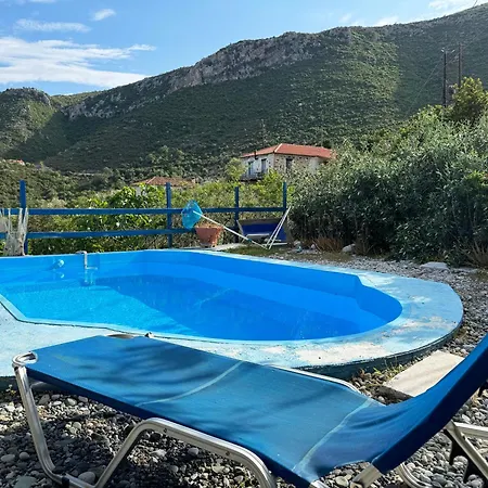 Happynest Leni, Stone House Holiday home *