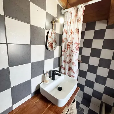 Dom wakacyjny Happynest Leni, Stone House Dhernikaíika