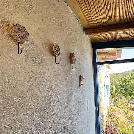 Happynest Leni, Stone House Dernikéika