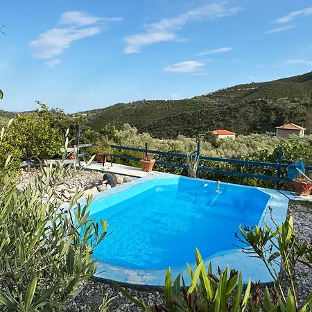 Nyaraló Happynest Leni, Stone House