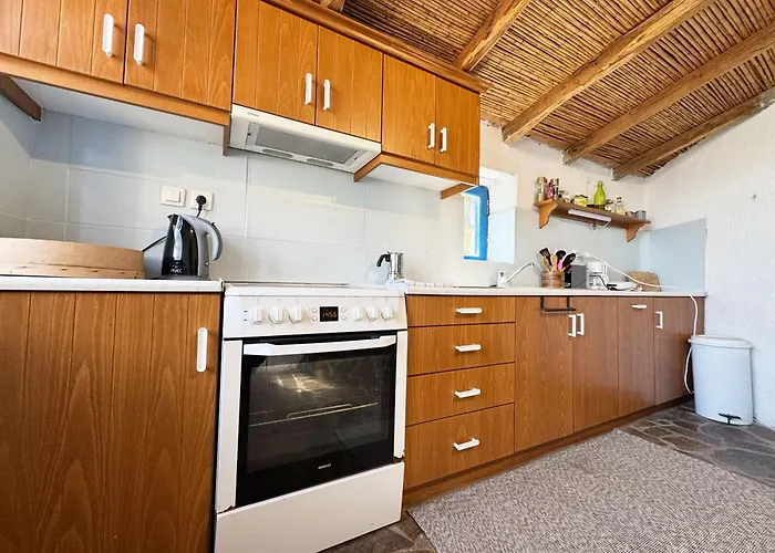 Casa de Férias Happynest Leni, Stone House *