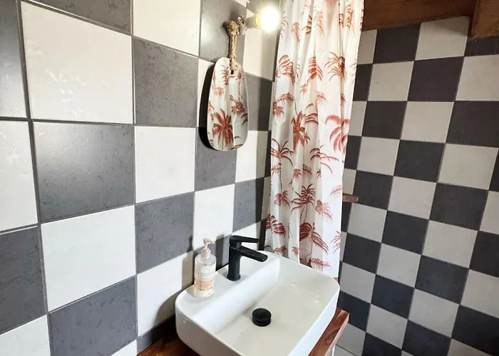 Nyaraló Happynest Leni, Stone House Dernikéika