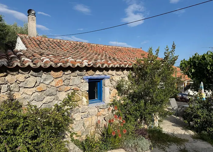 Casa de Férias Happynest Leni, Stone House *